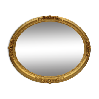 Old oval frame gilded wood tower, row of pearls