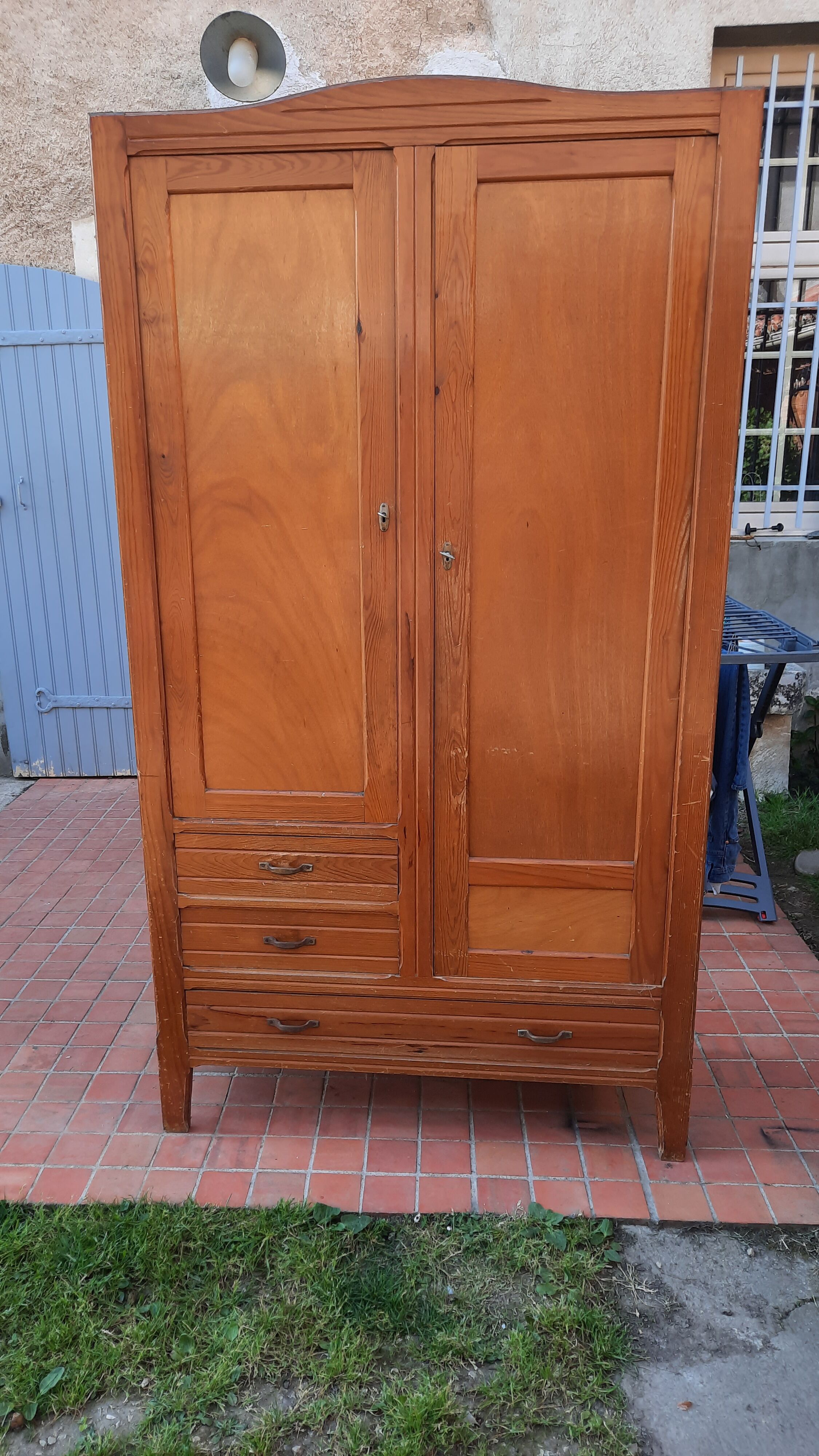 Armoire parisienne