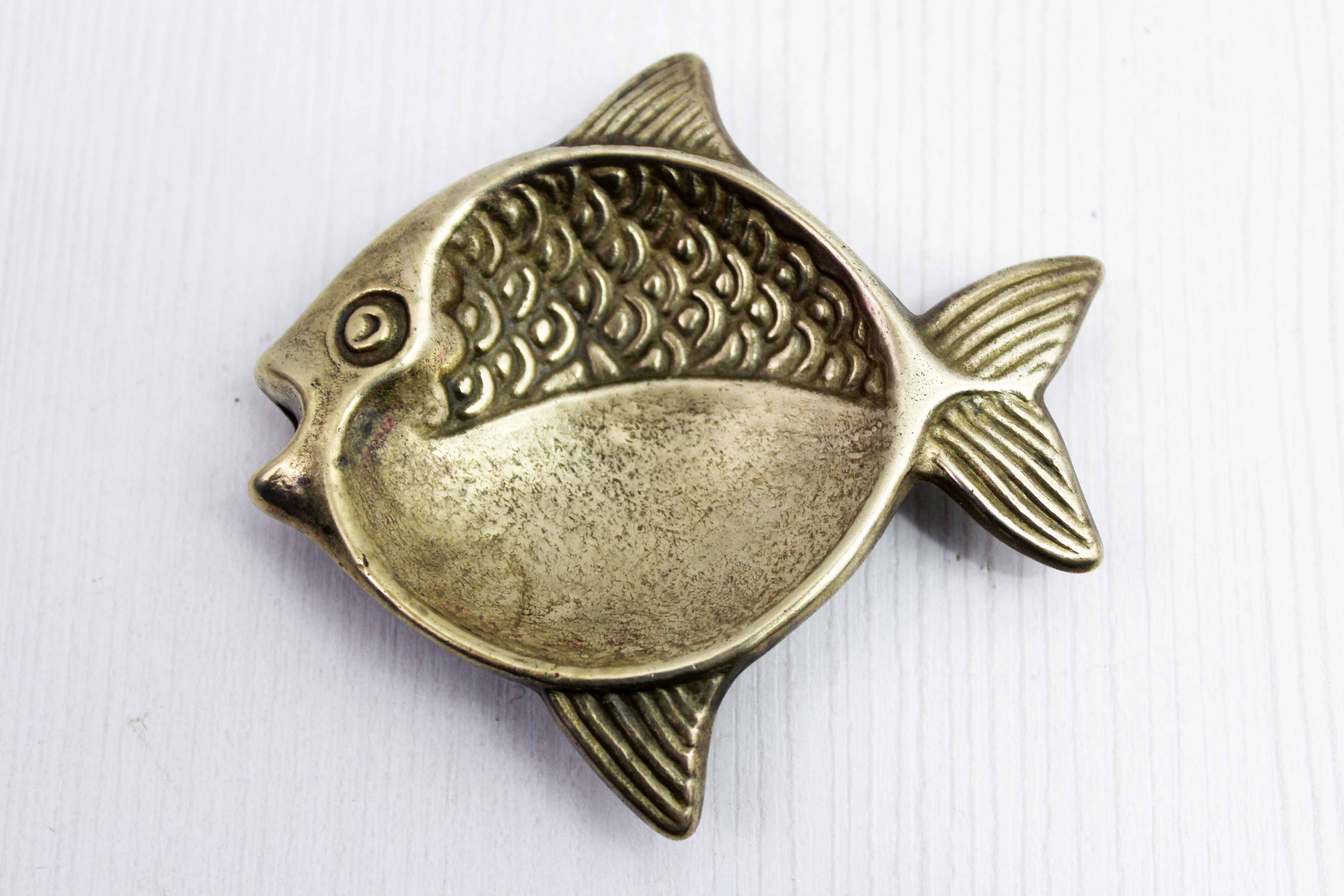 Vintage fish-shaped brass pocket emptier