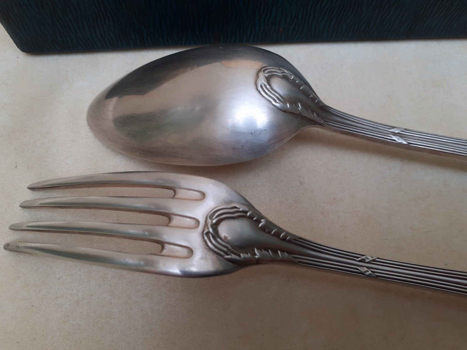 Housewife 12 forks and 12 tablespoons in silver metal
