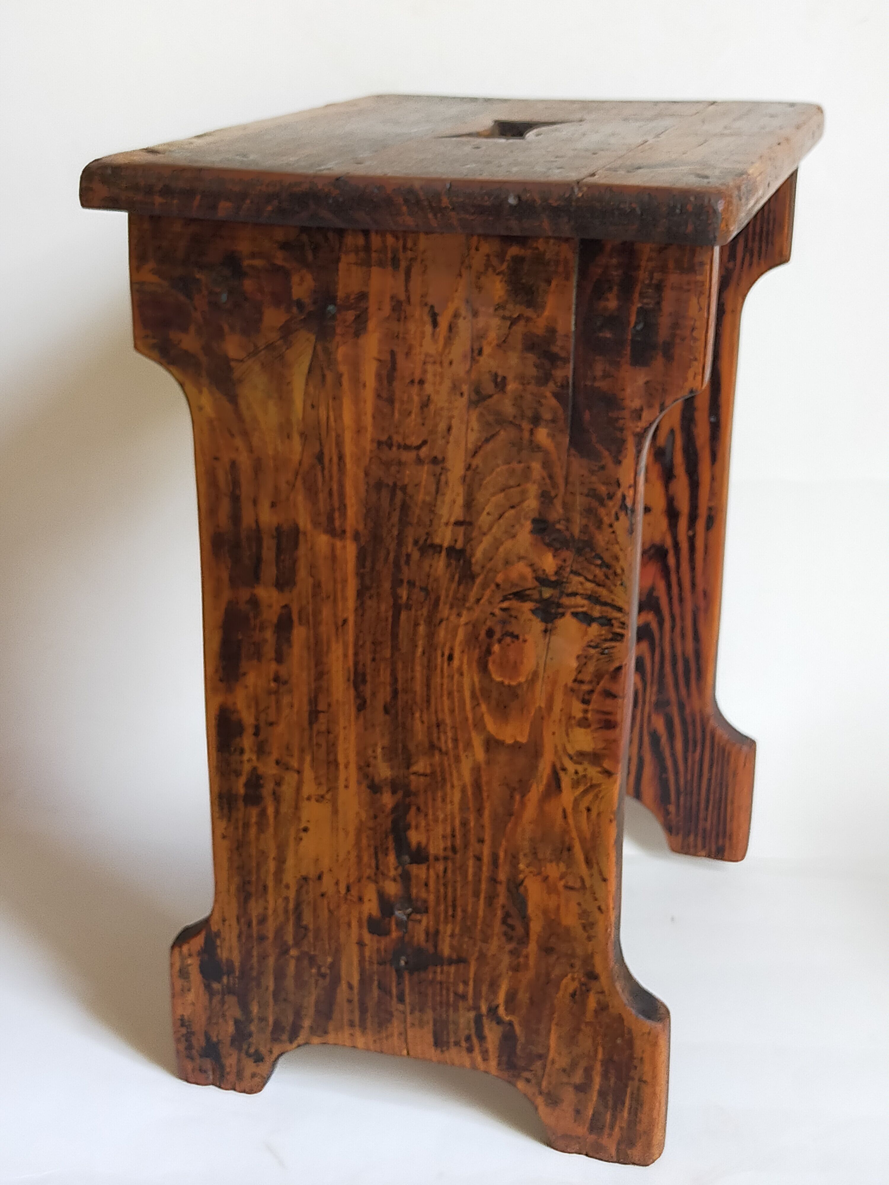 Stool of auxiliary Art-popular in old solid wood