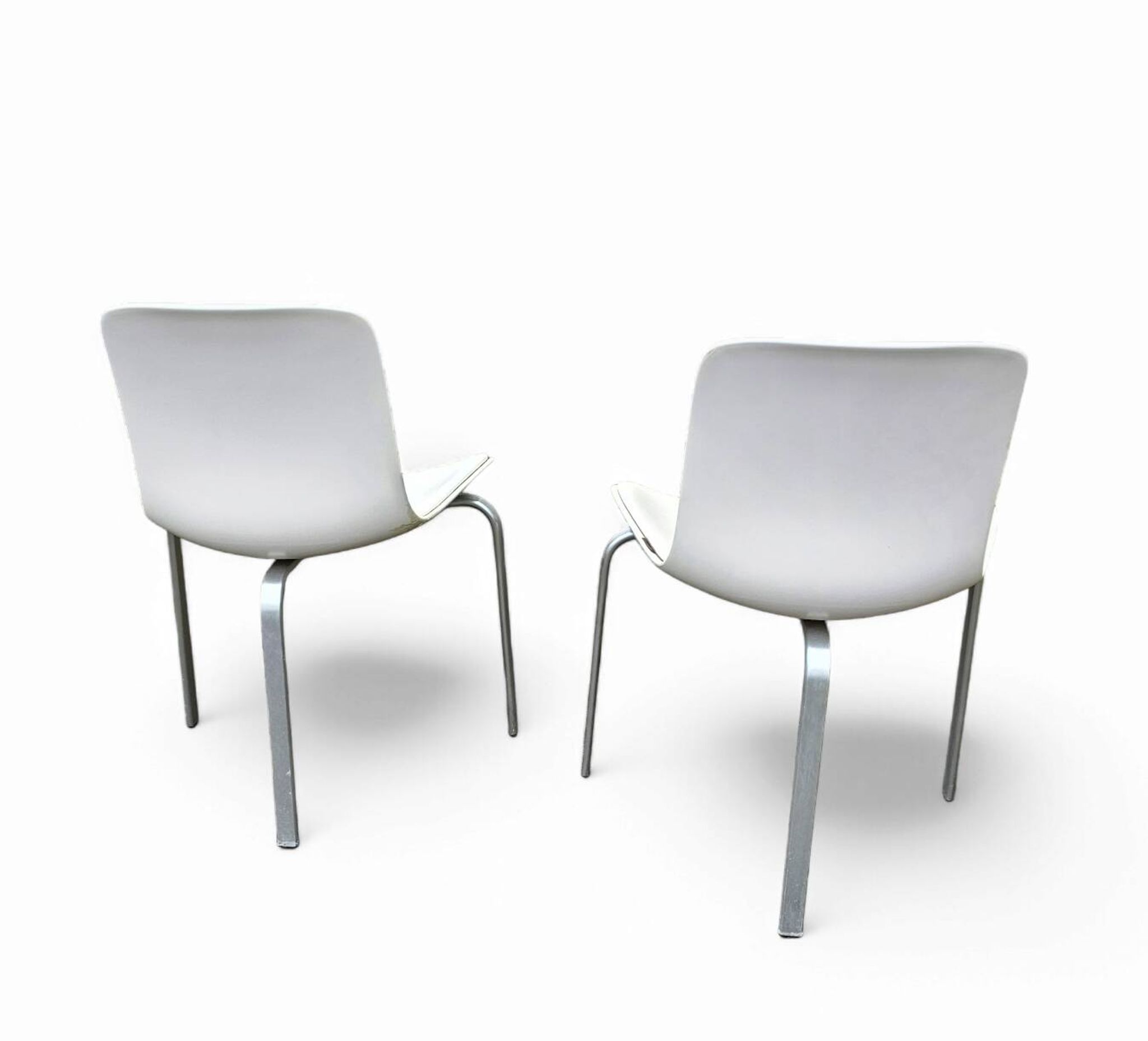 Conçu par Poul Kjærholm / 1978/2007 Coque blanche / cuir blanc