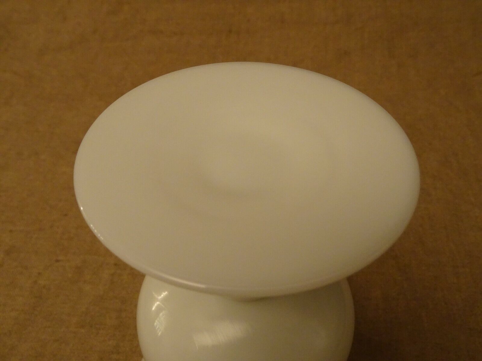 Vase in white opaline shape medici vintage 80's