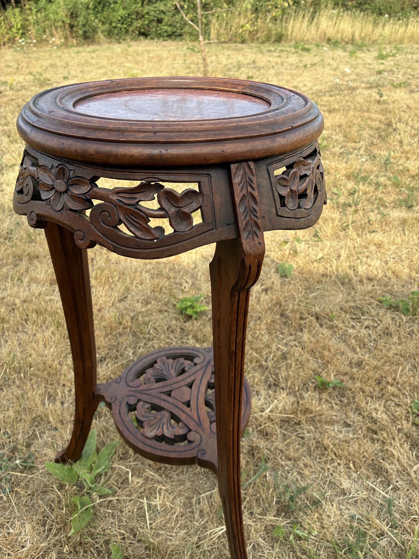 Guéridon or side table from the 1930s.