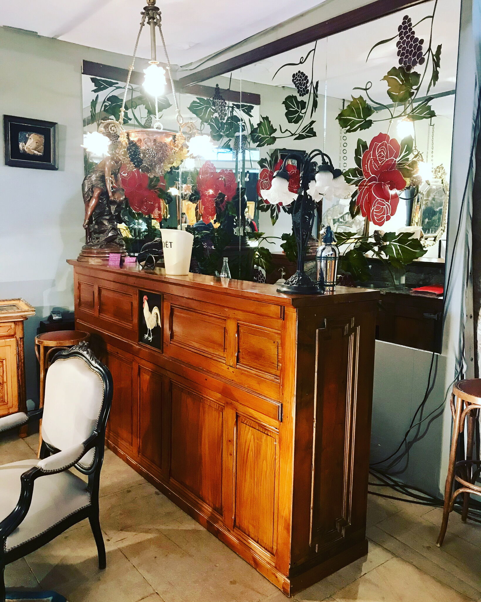 Bar Comptoir En Bois Furnished with De Coq Décor