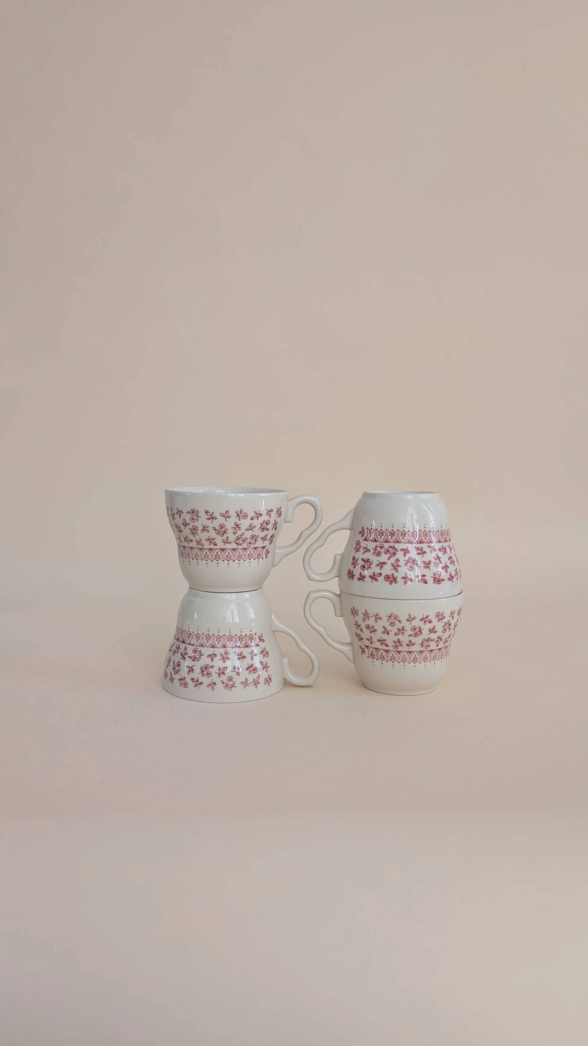 Set of 4 red ceramic mugs