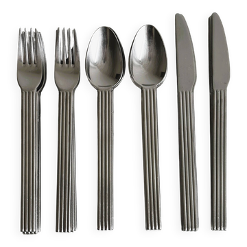 Set de 18 couverts IKEA made in Korea