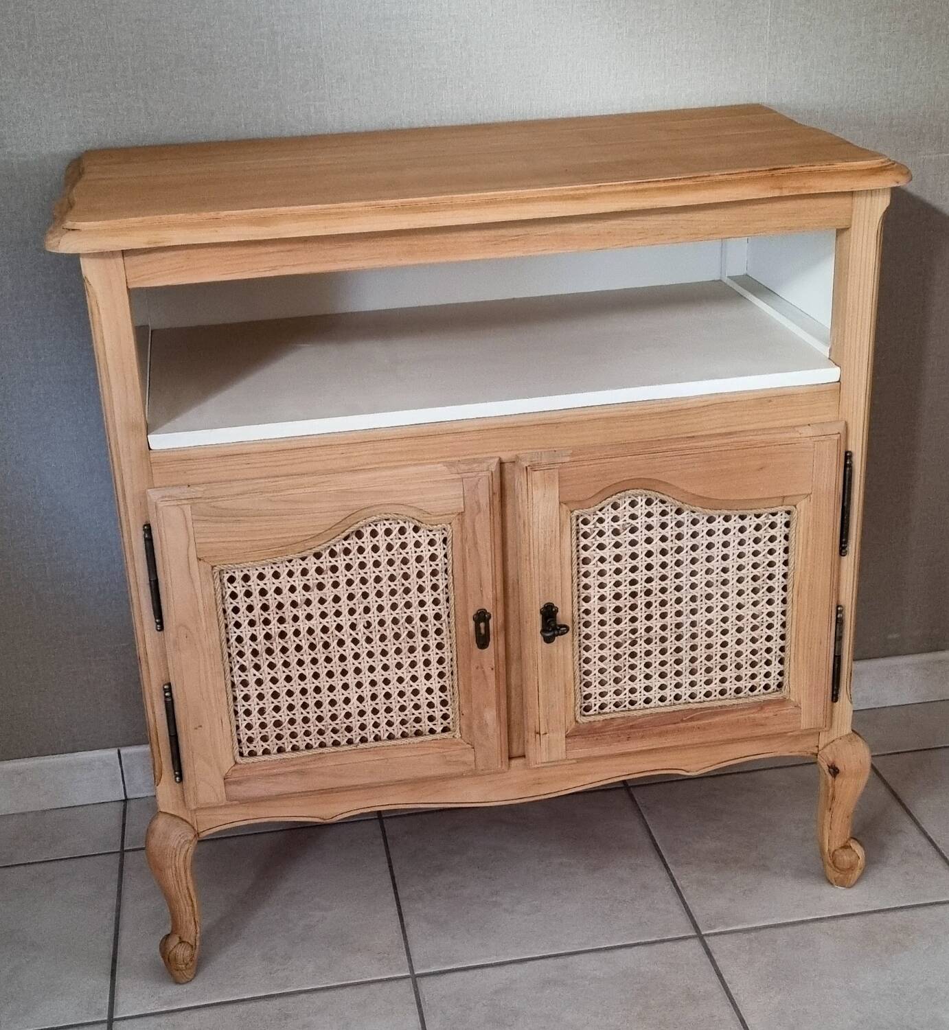 Cane furniture in the Louis XV style