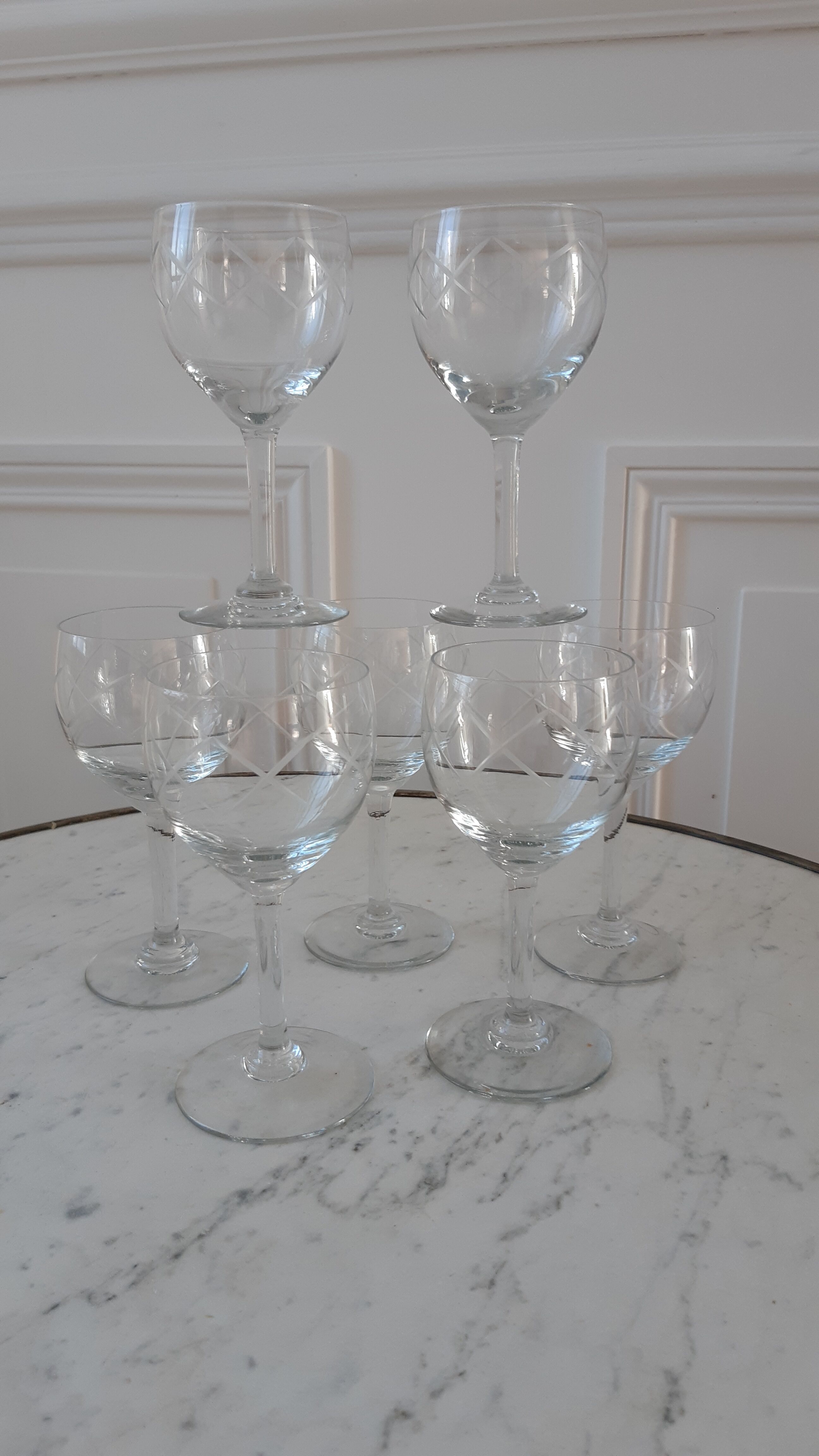 Set of 7 wine glasses engraved 50s
