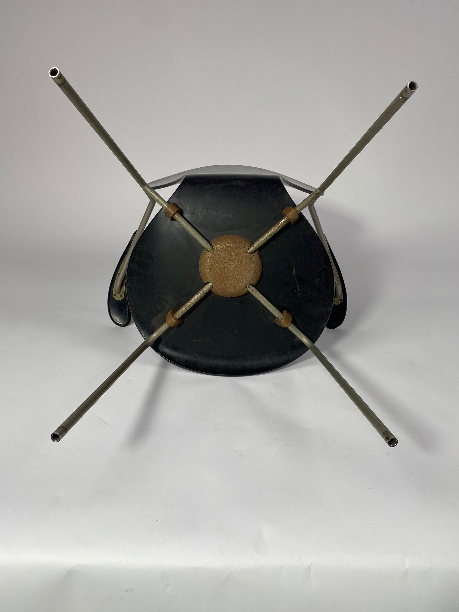 Arn Jocobsen black lacquered wooden armrest chair in the year 50