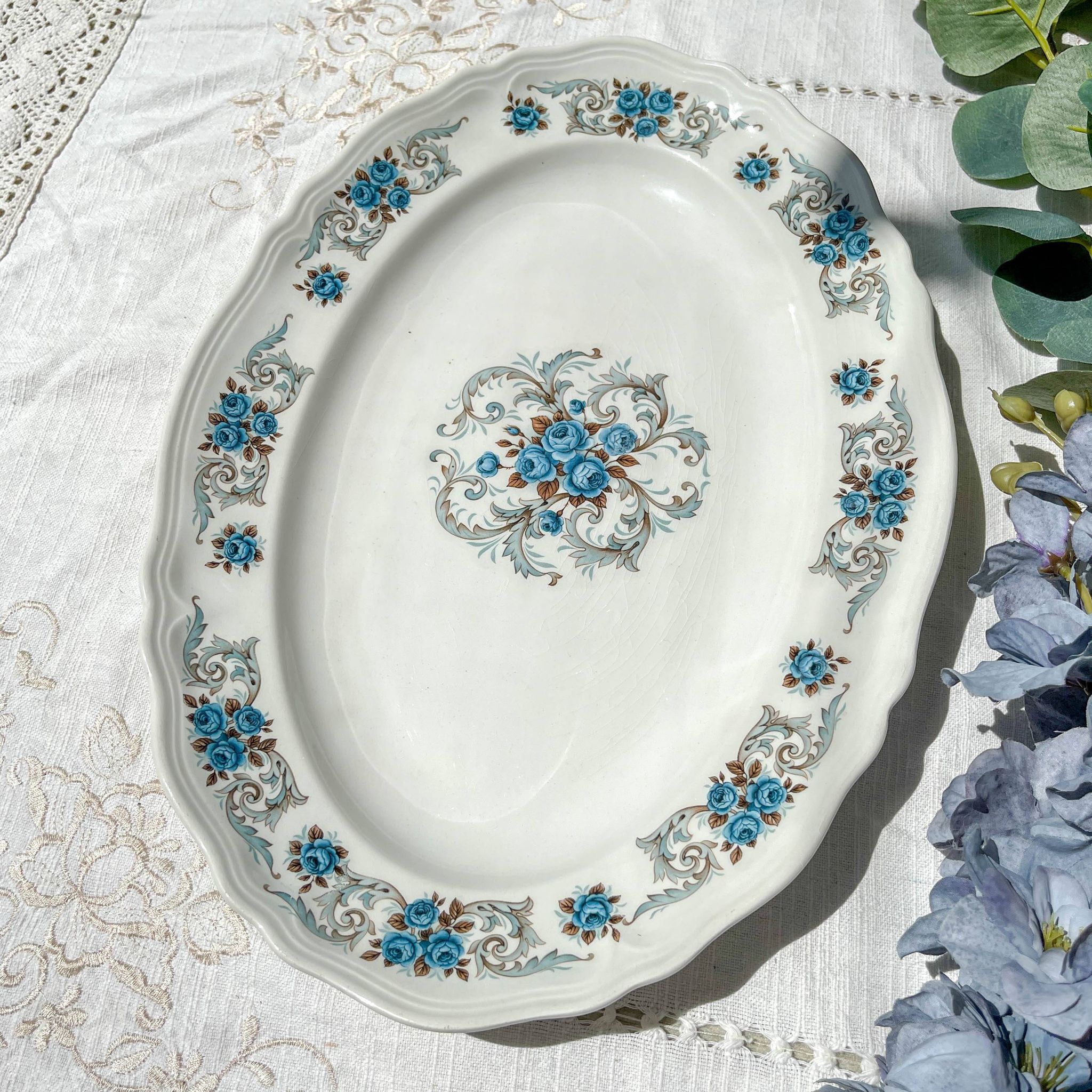 Oval dish Moulin des loups orchis sévigné floral pattern blue gray