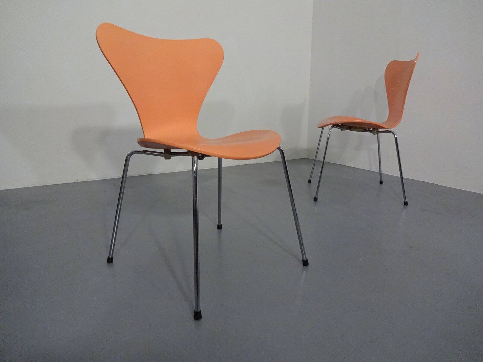 Danish 3107 Chairs by Arne Jacobsen for Fritz Hansen, 1994, Set of 2