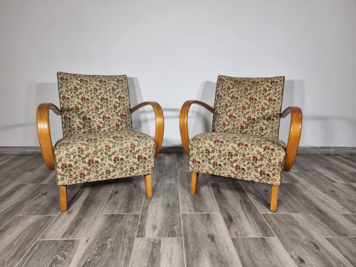 Art deco armchairs by Jindrich Halabala