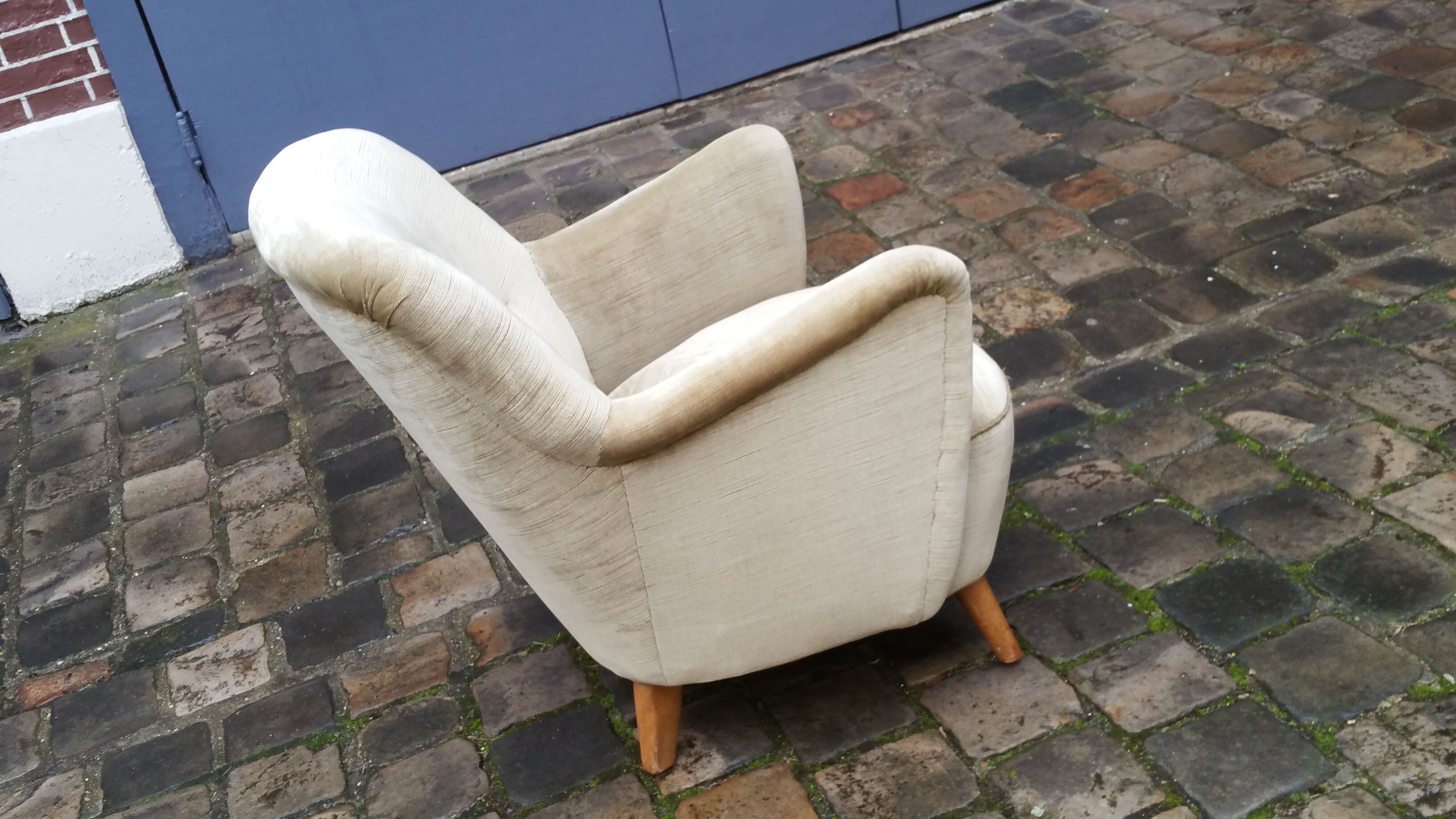 Organic year 50 glossy beige club Chair