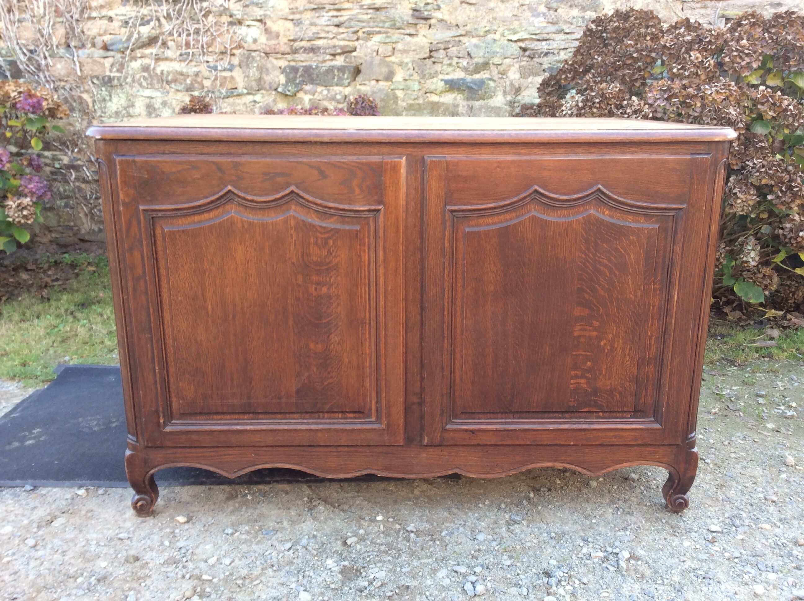 Vintage neo Louis XV desk in solid oak.