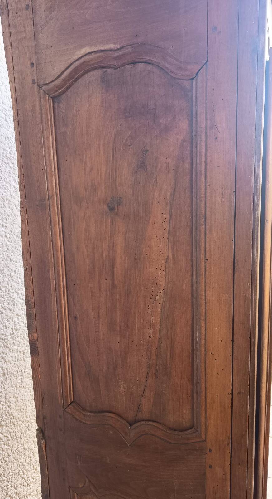 Louis XIV bonnetière in walnut, 18th century.