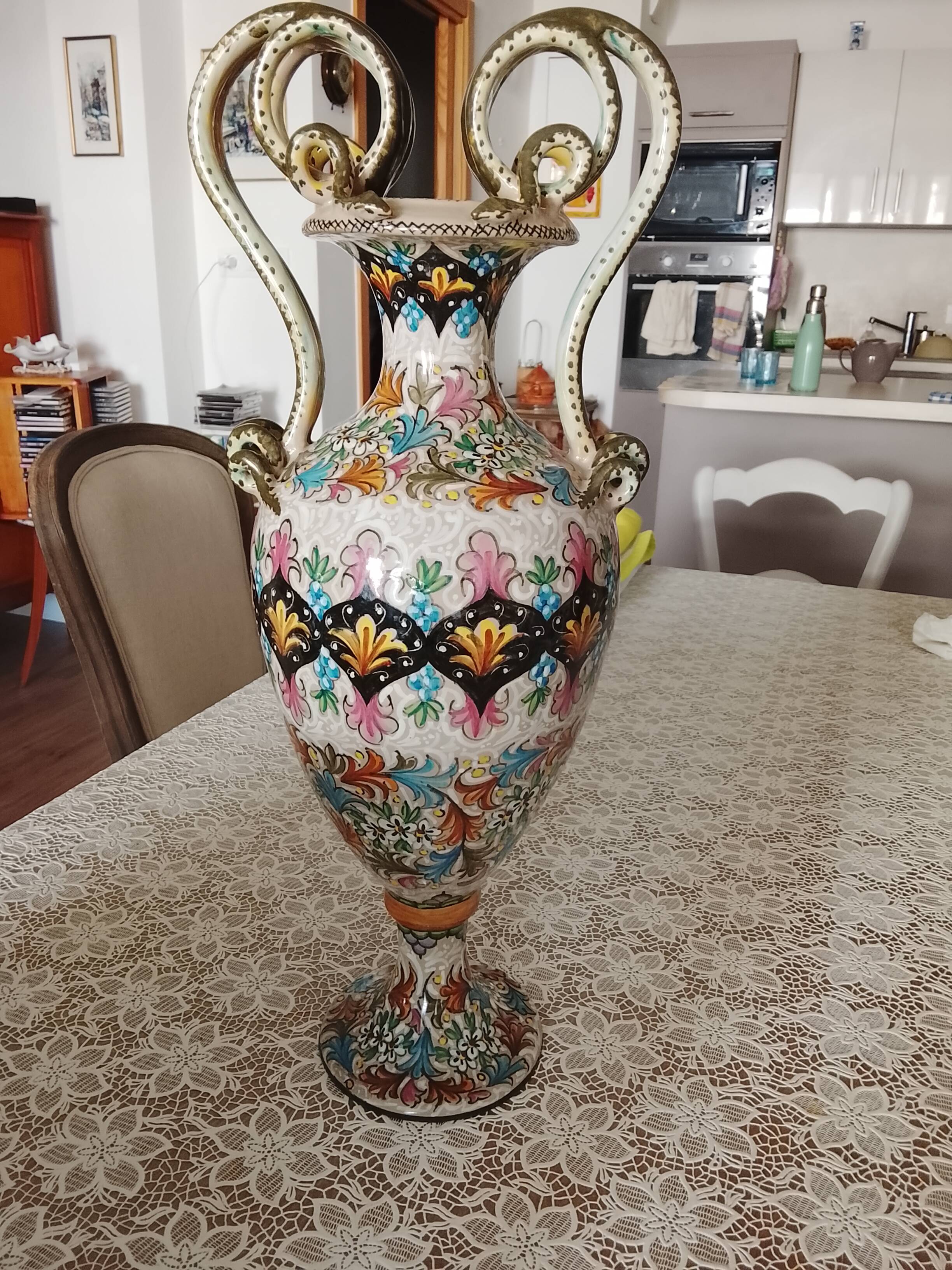 Large ornamental vase in Italian majolica (Molaroni)