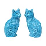 Paire de statues de chats émaillés bleus en céramique chinoise