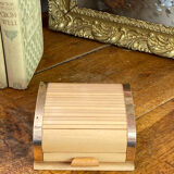 Sliding lid cigarette or cigarillo box