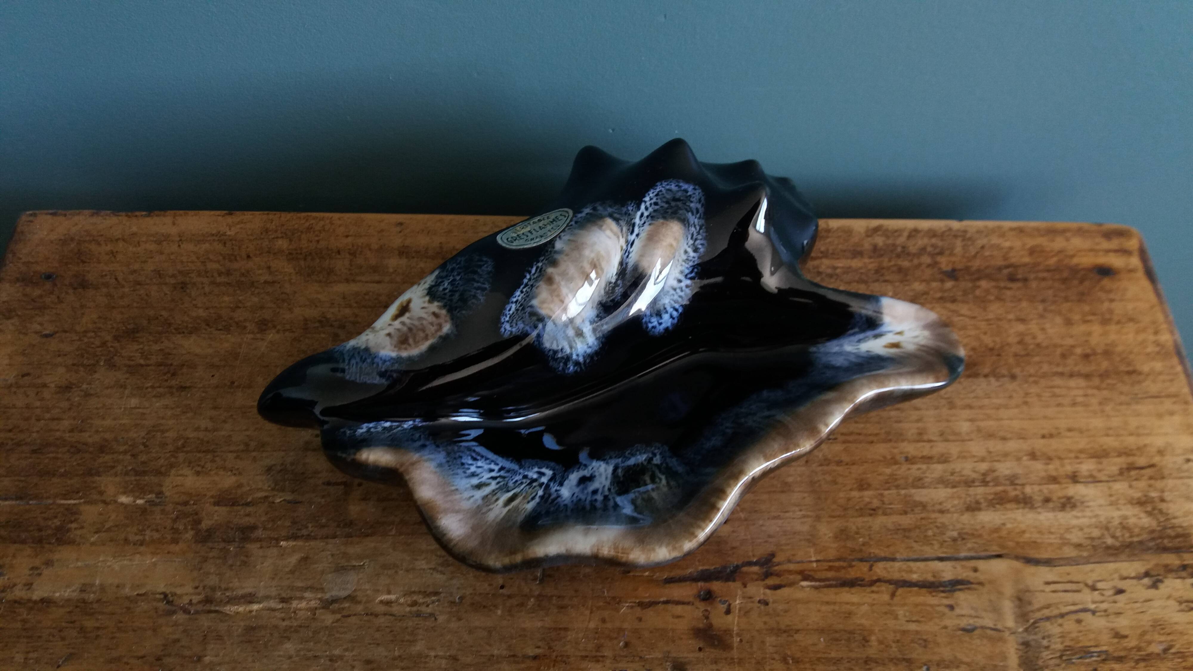 Flamed stoneware shell ashtray in Vallauris style