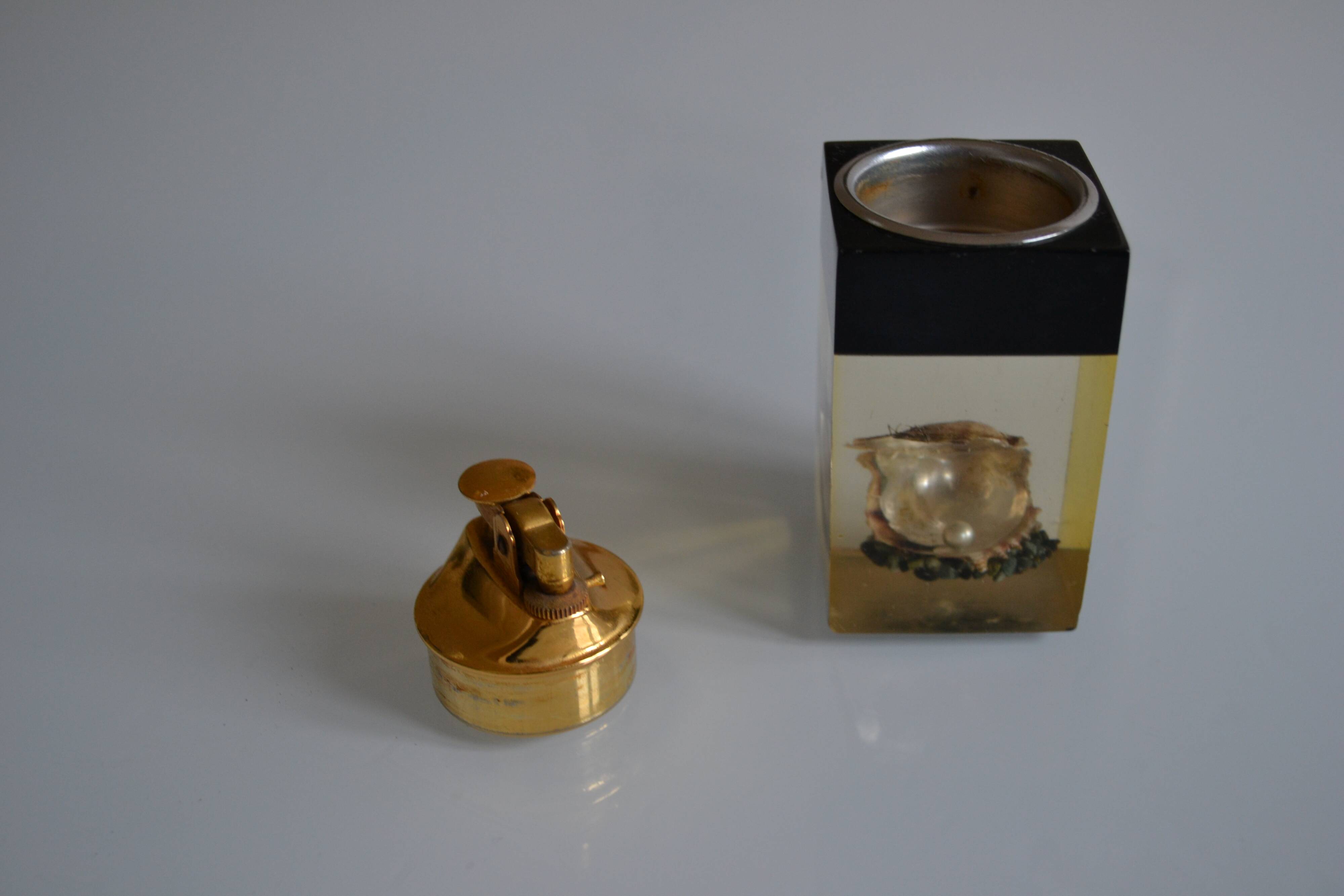 1970 Table lighter with pearl oyster in resin inclusion