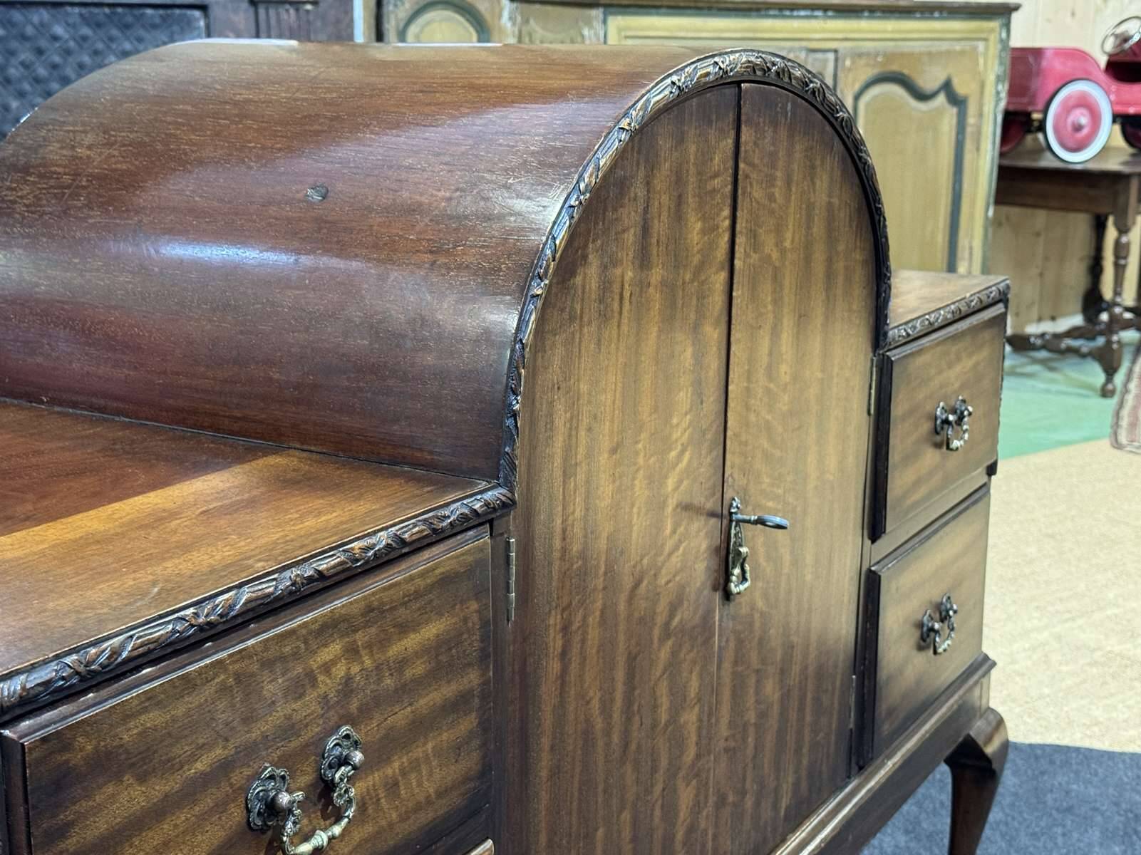 1930s English buffet bar in walnut and mahogany