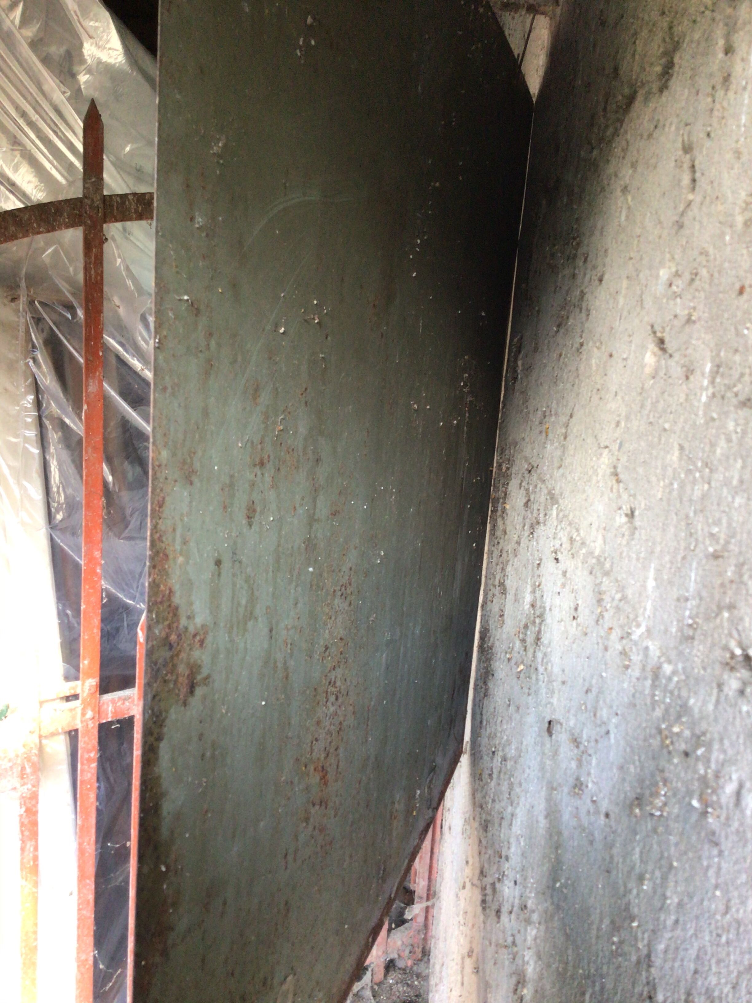 Painted metal plate 1mx1m 60s closing workshops