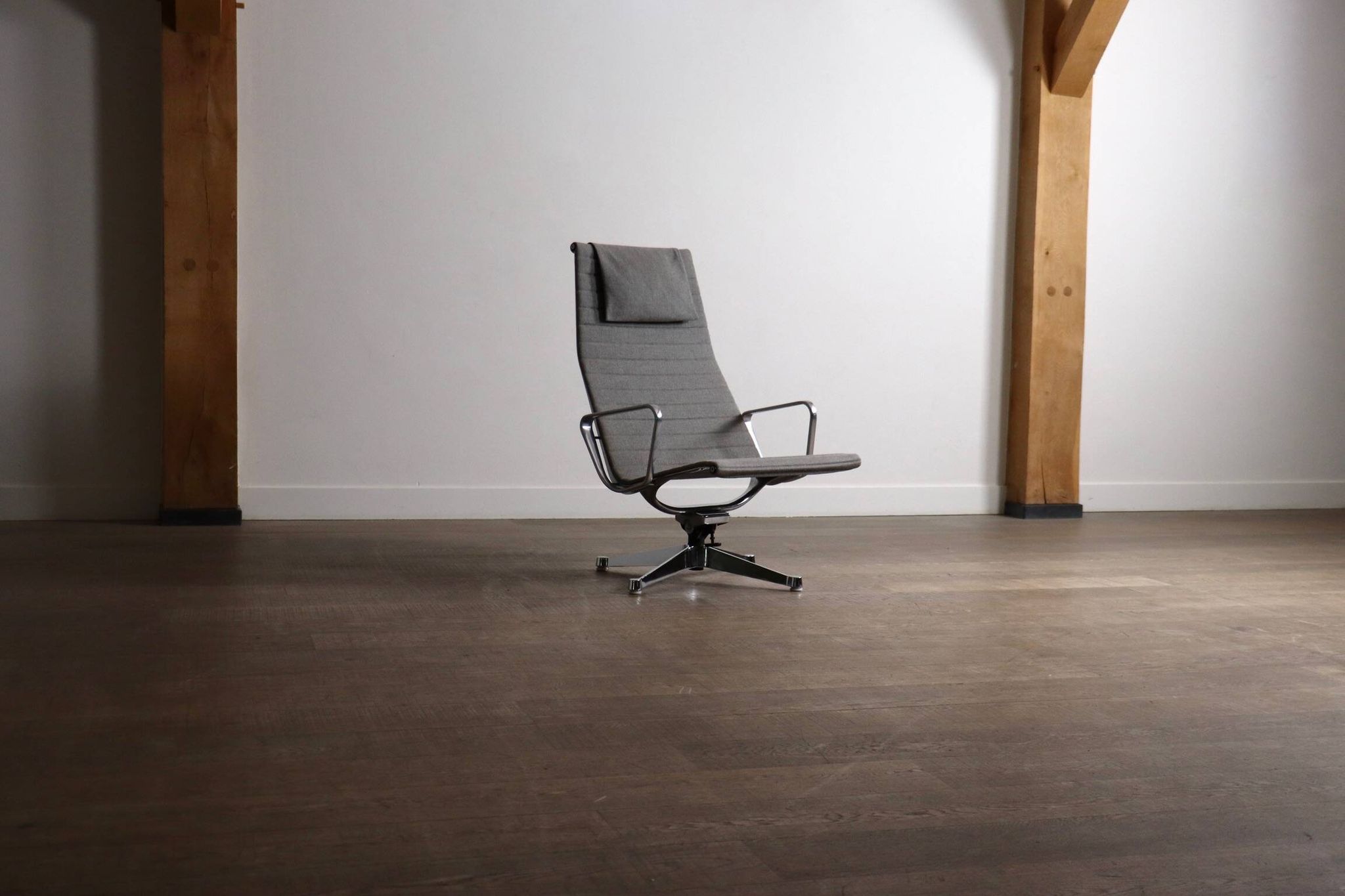 Early edition Eames EA124 Aluminium Group lounge chair by Herman Miller, 1970s