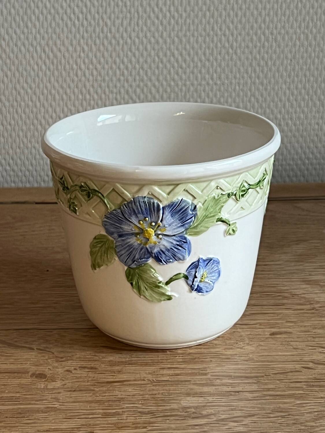 Ceramic flowerpot