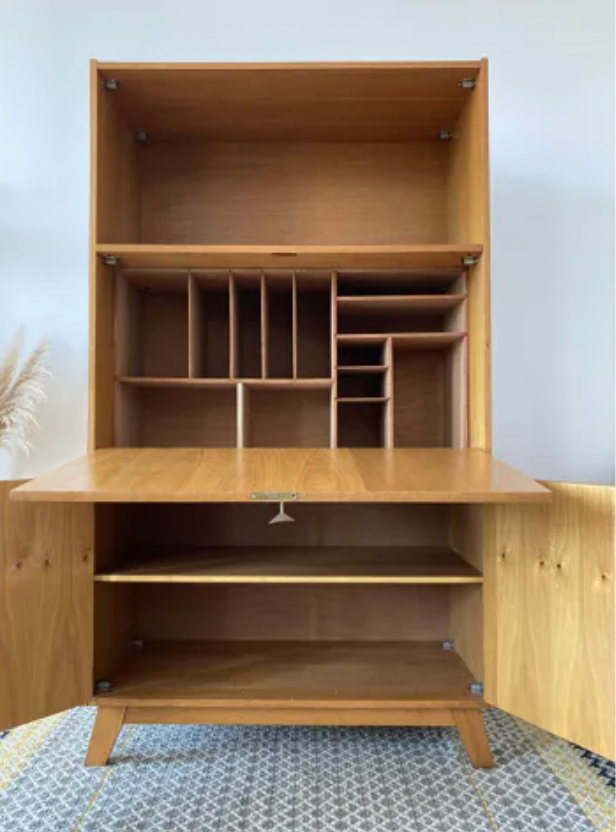 Secretary compass feet