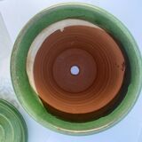Cache pot en terre cuite émaillée verte vintage et sa soucoupe.
