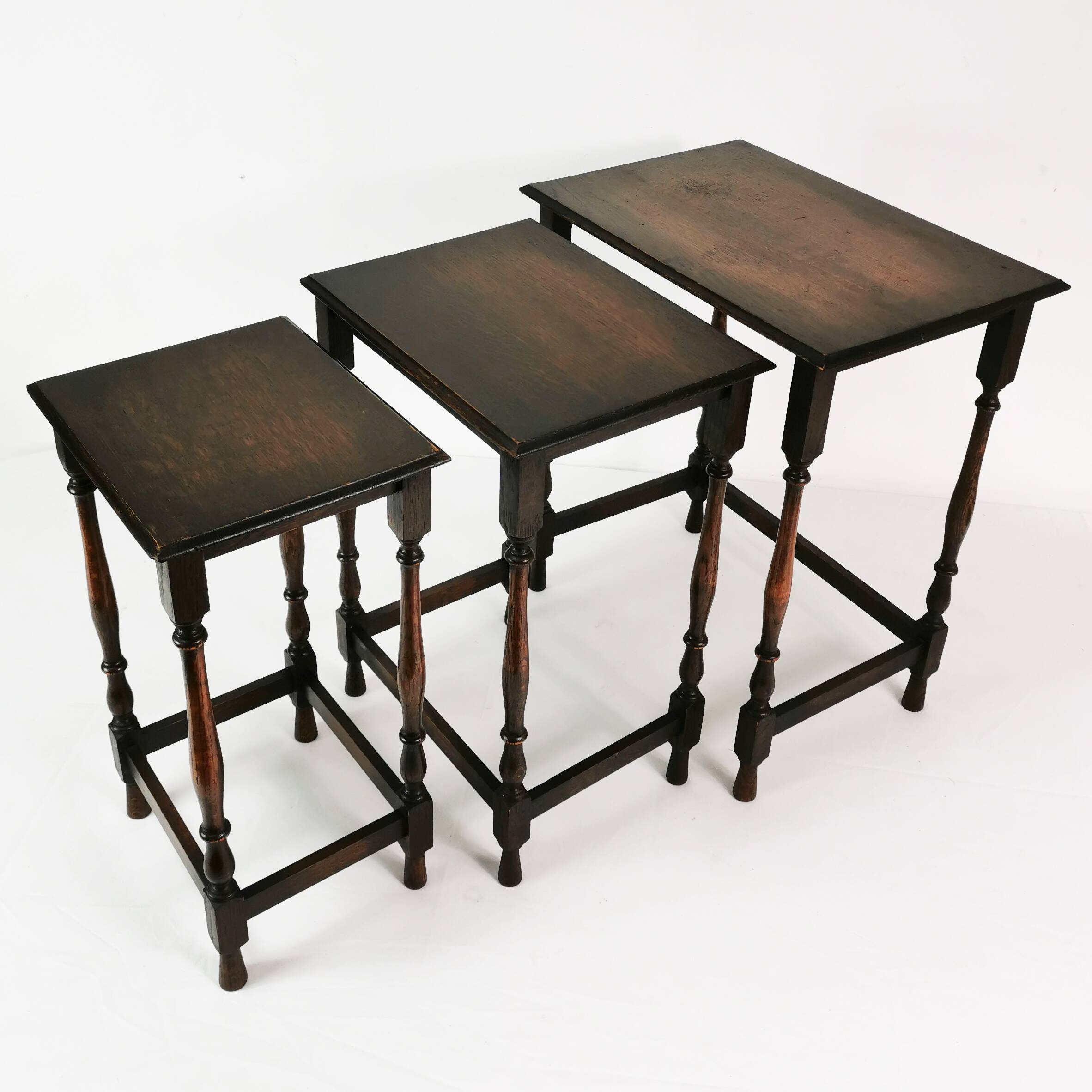 Table gigognes ancienne, Angleterre vers 1920.