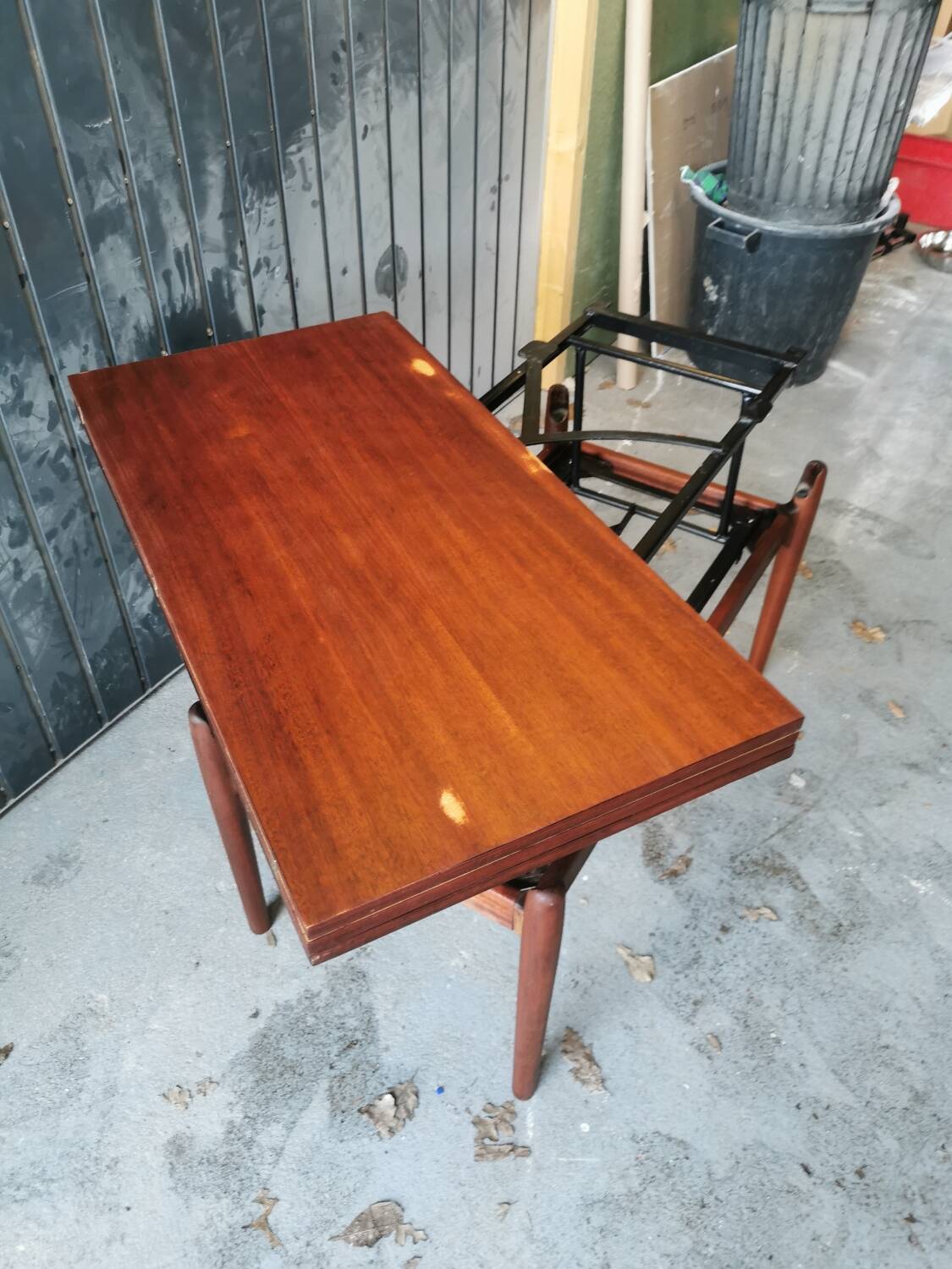 Vintage coffee table with Scandinavian rise and fall system in teak