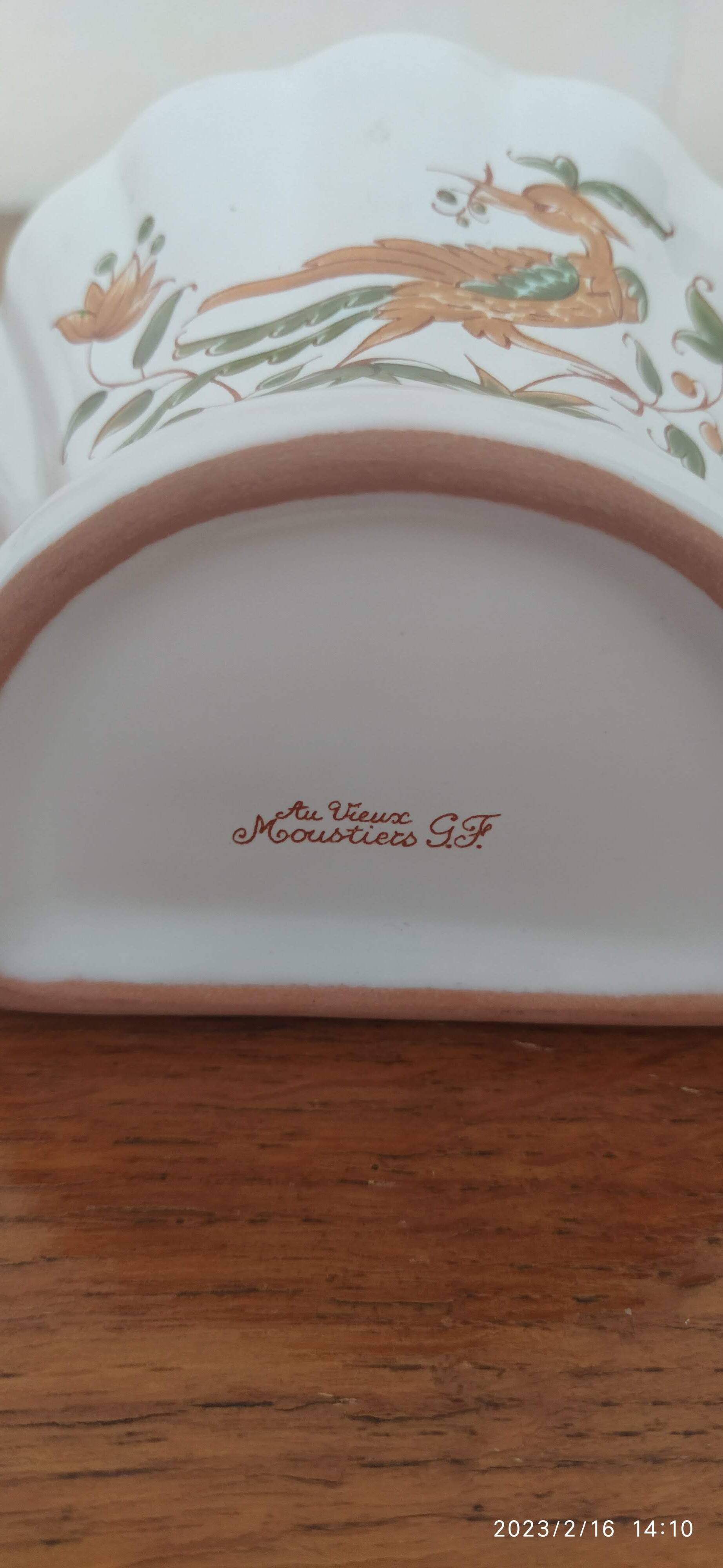 Bouquetiere or flower stick