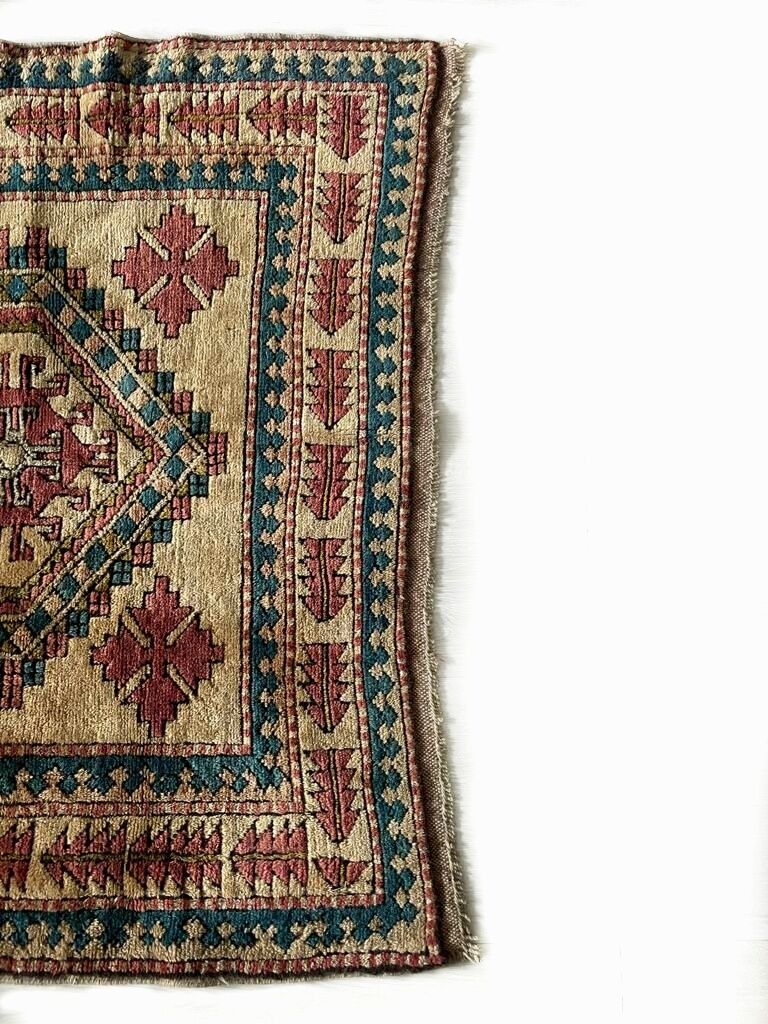 Artisanal Iranian carpet 180x123cm