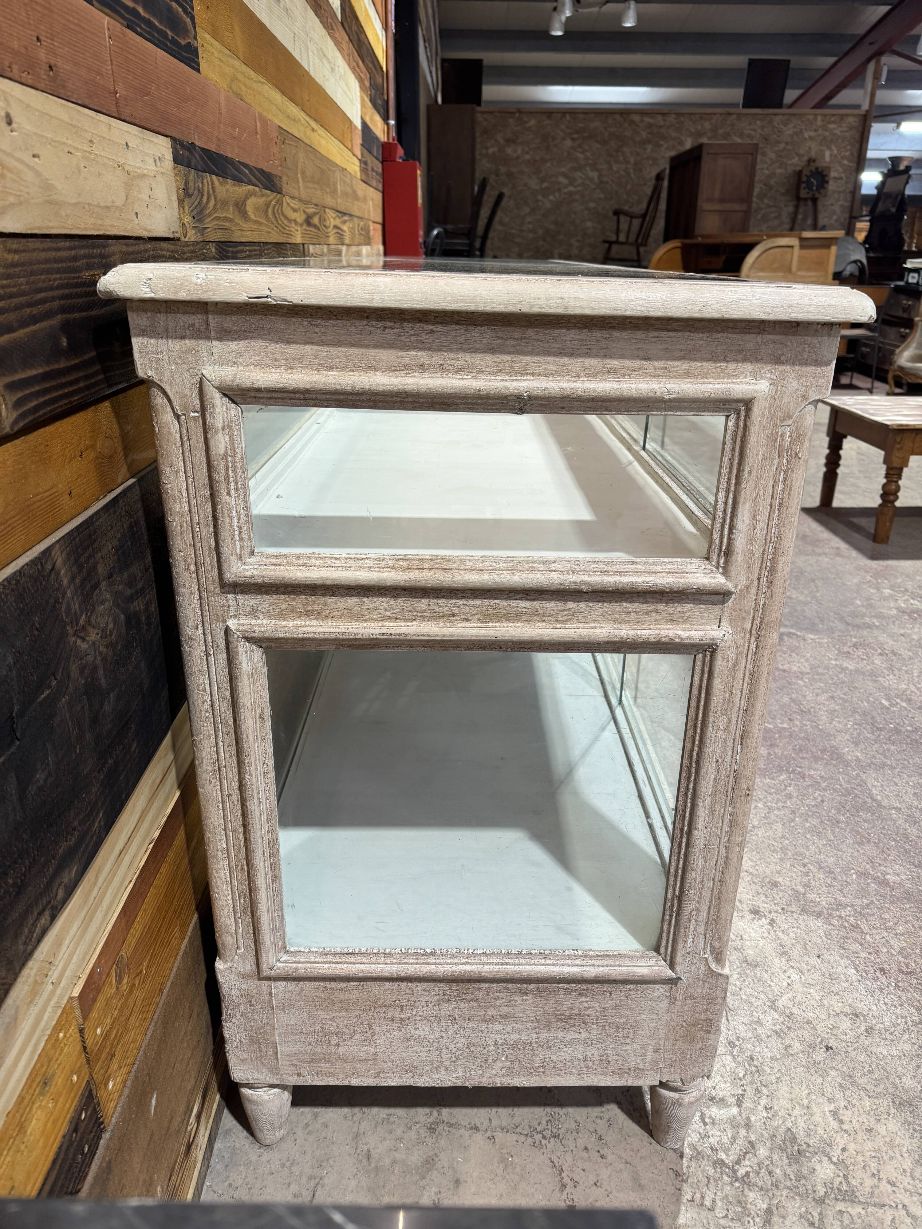 Comptoir de magasin vitré