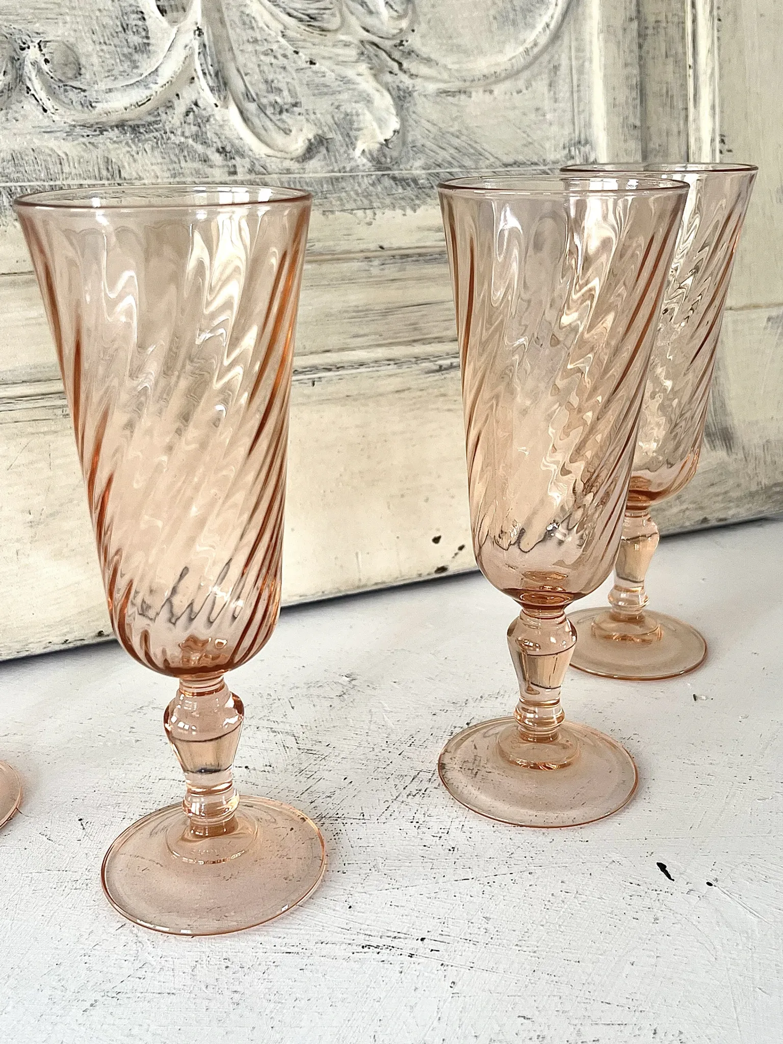 Champagne flutes set of 4, pink French swirl glass stemware