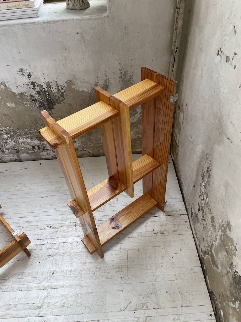 Trio d'étagères constructivistes en pin style Regain