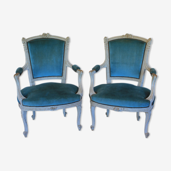 Paire de fauteuils de style Louis XV patinés