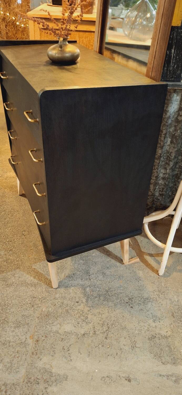 Vintage chest of drawers