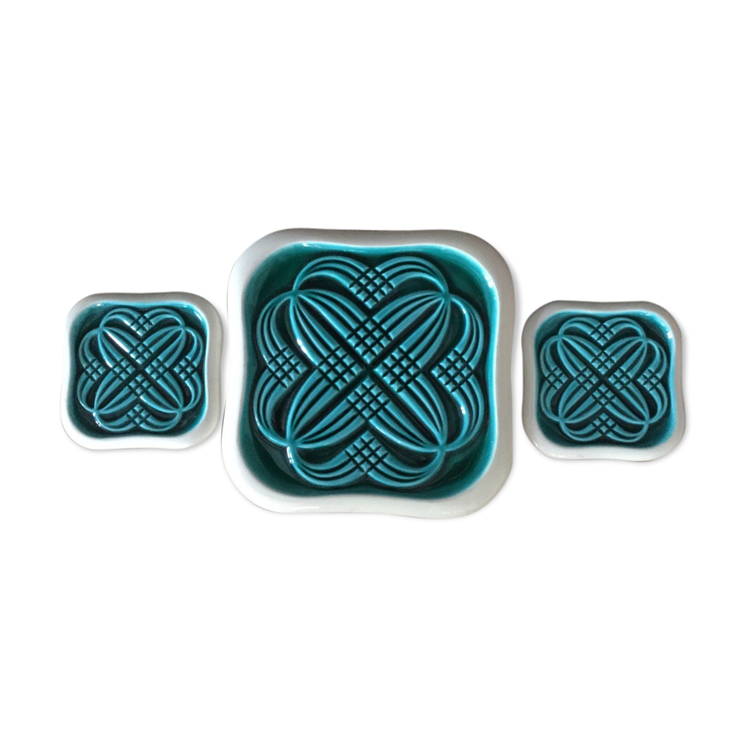 Under the plate and under glass