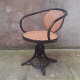 Thonet 5501 curved wooden armchair