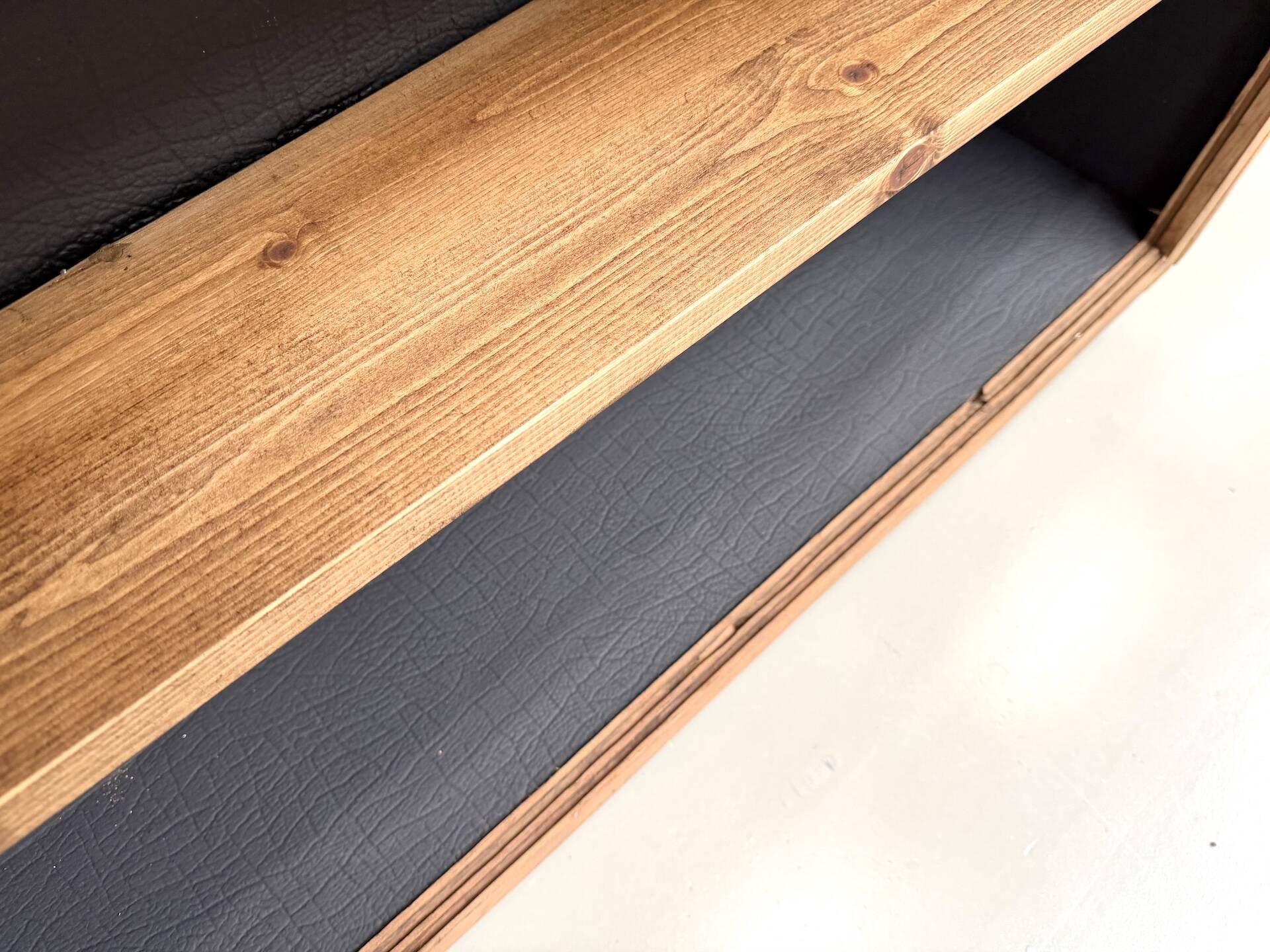 Double-sided display counter with 20 drawers