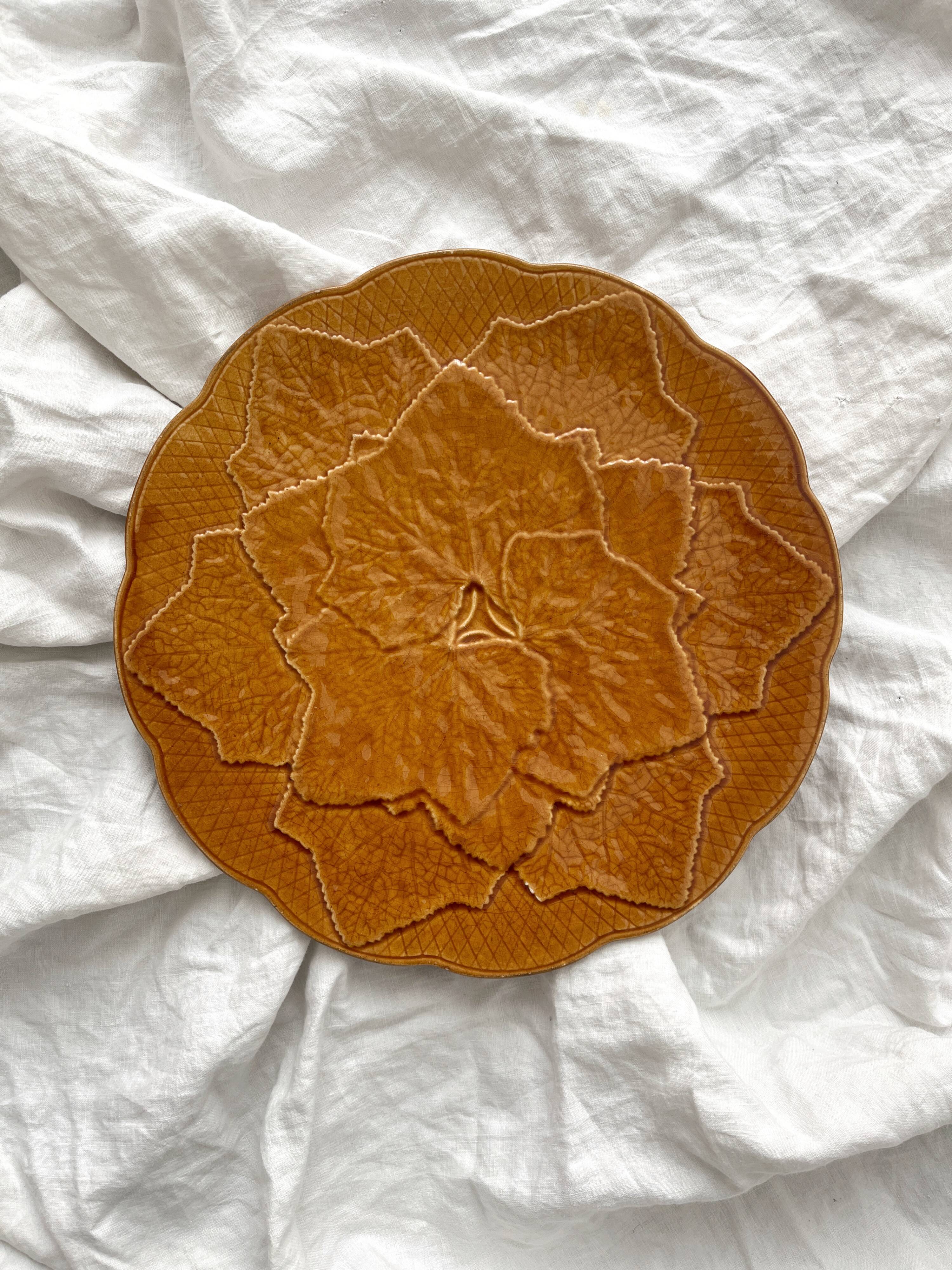 Round earthenware dish with vine leaves, Gien creation, Primefleur vintage