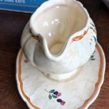 Saucière on Longchamp earthenware display - Mistral model