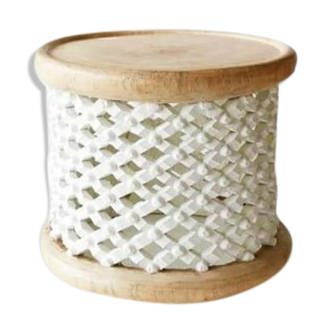 Tabouret en bois blanc et marron naturel ou tabouret bamileke ou table basse