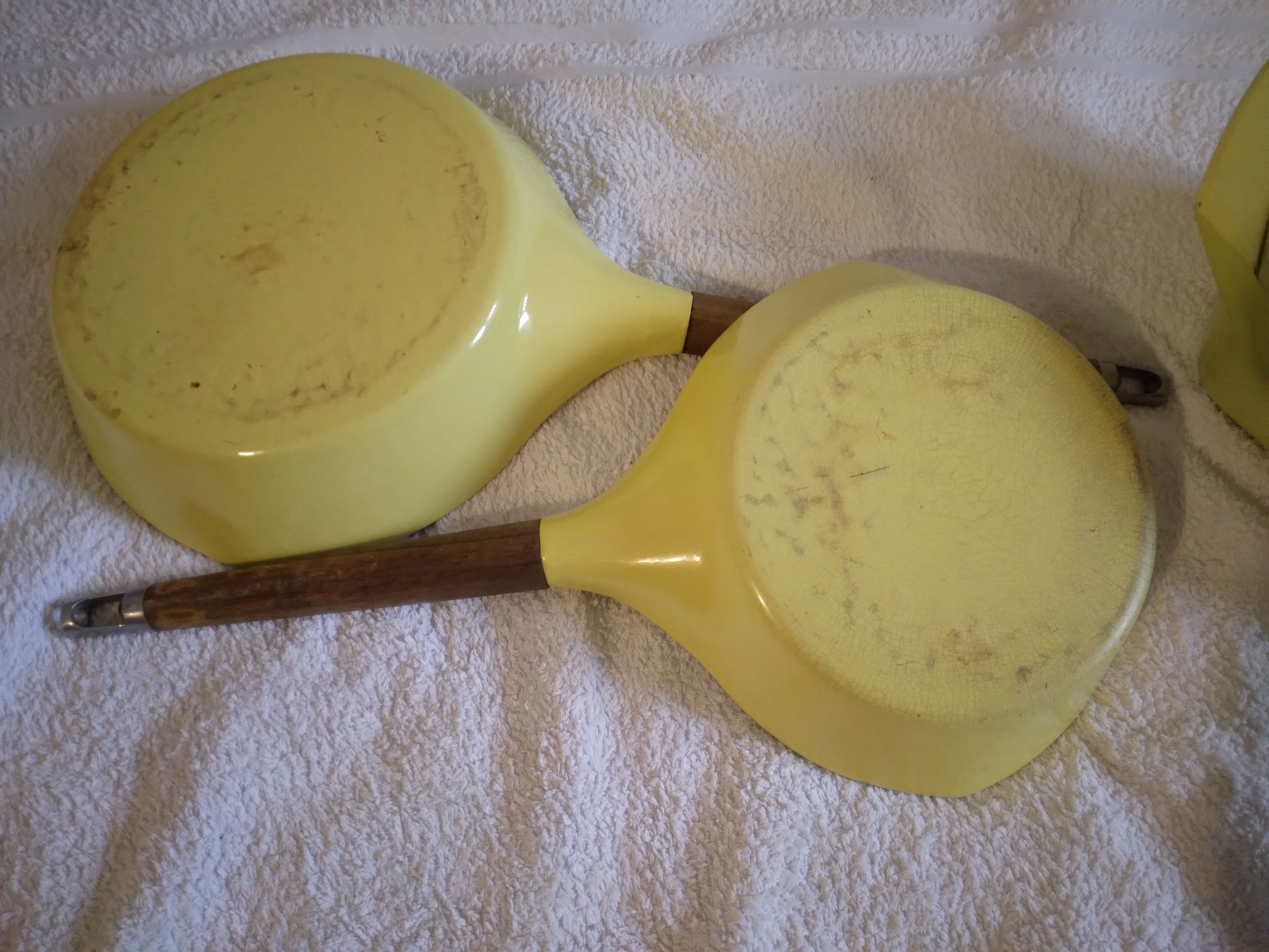 The Creuset cocotte Raymond Loewy enamelled yellow and 2 pans