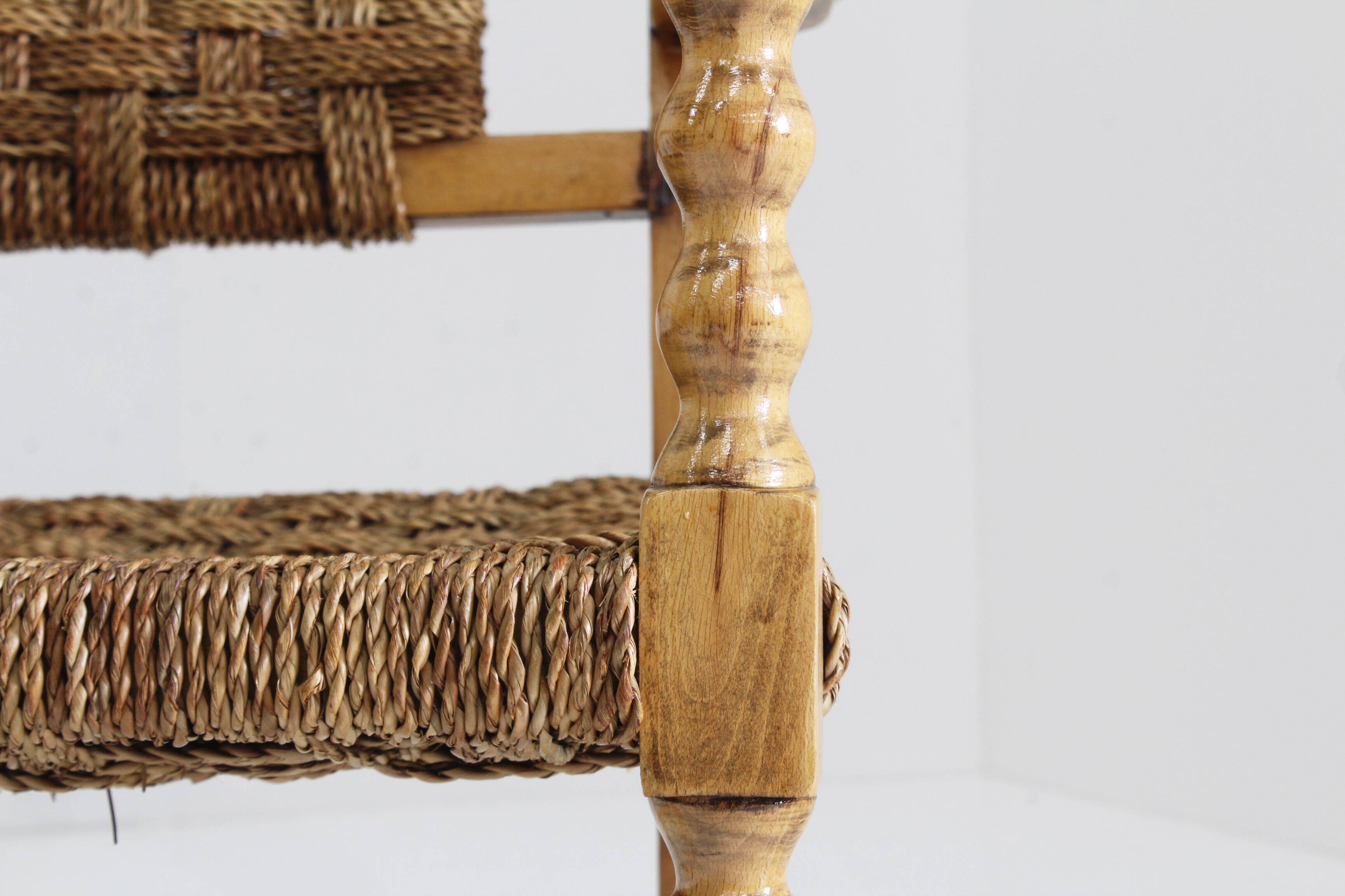 Ensemble de 2 fauteuils brutalistes espagnols en bois sculpté et tressé en jonc -