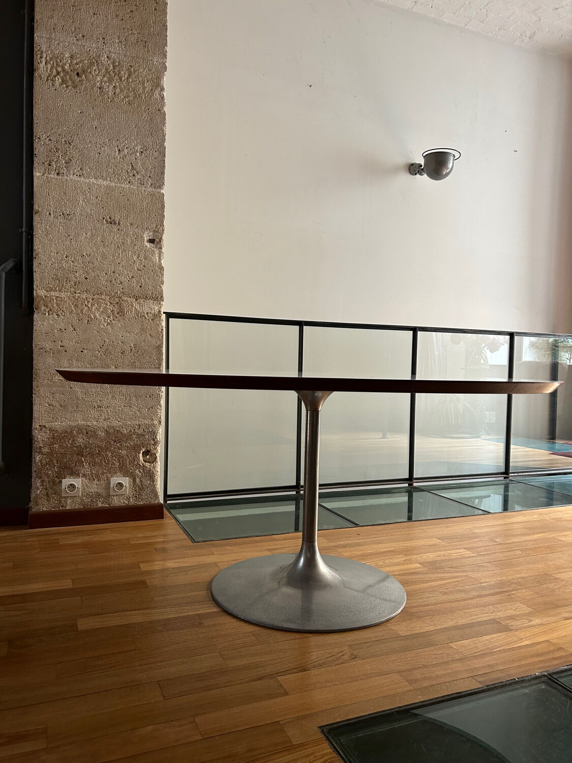 Table ovale vintage pied tulipe Georges Frydman pour EFA 1970