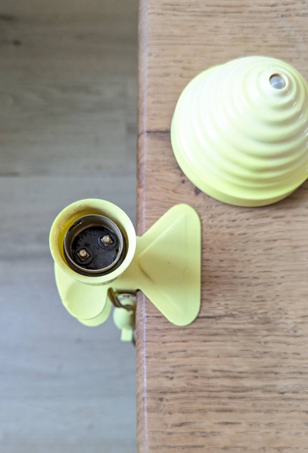 Mushroom clip lamp